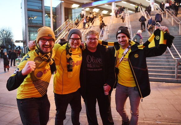 epa07367498 Supporters of Borussia Dortmund cheer ahead of the UEFA Champions League round of 16 soccer match between Tottenham Hotspur and Borussia Dortmund at Wembley Stadium, Britain, 13 February 2 ...