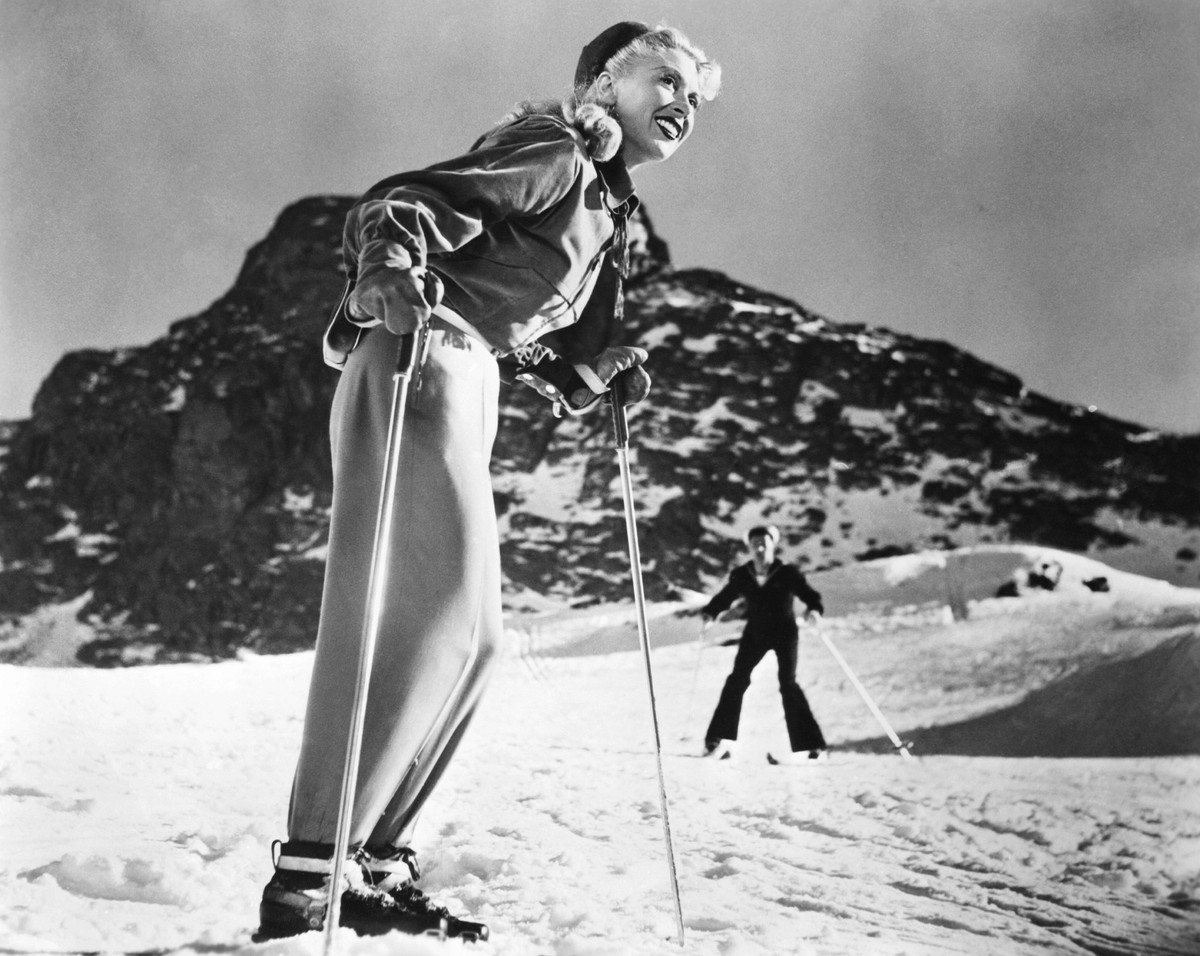FOUR DAYS LEAVE aka SWISS TOUR, from left, Josette Day, Cornel Wilde, 1950 Courtesy Everett Collection ACHTUNG AUFNAHMEDATUM GESCH�TZT PUBLICATIONxINxGERxSUIxAUTxONLY Copyright: xCourtesyxEverettxColl ...