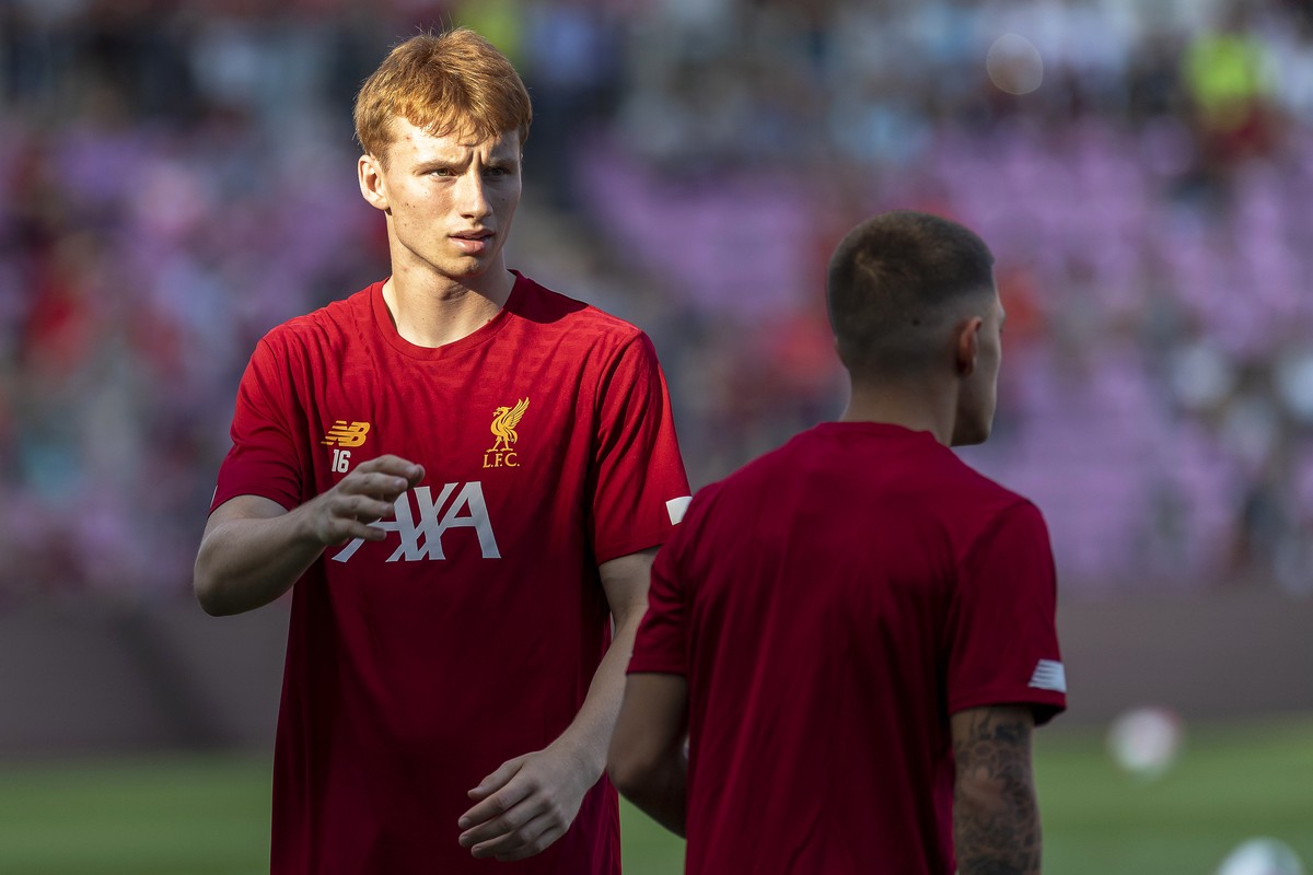 epa07750555 Liverpool's Sepp van den Berg (L) during a friendly soccer match between Liverpool FC and Olympique Lyon in Geneva, Switzerland, 31 July 2019. EPA/MARTIAL TREZZINI