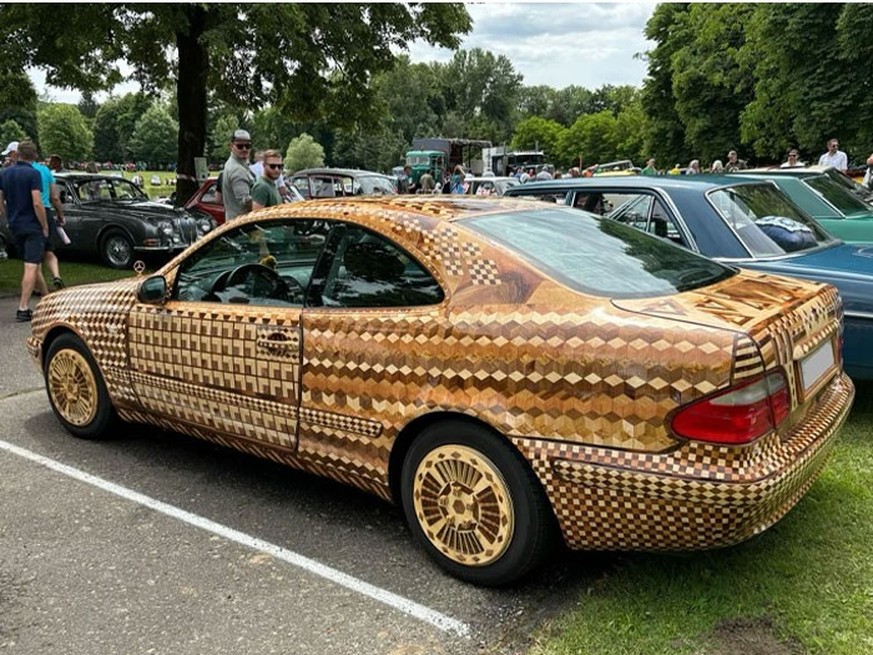 Österreichischer Holz-Mercedes, irgendwer?

https://www.reddit.com/r/SchizophreniaRides/comments/jxq7pu/not_blatantly_offensive_like_most_posted_here_but/