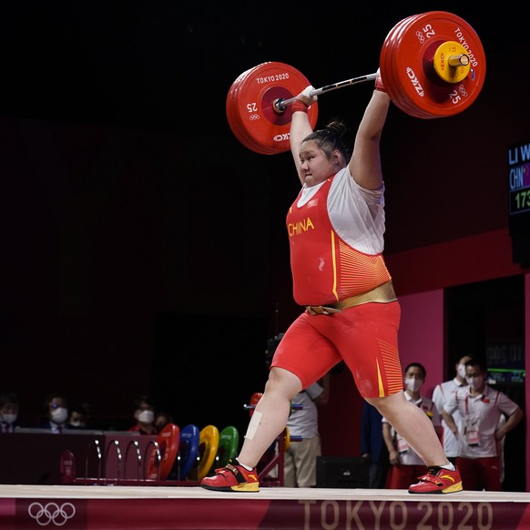 Li Wenwen of China competes in the women&#039;s +87kg weightlifting event at the 2020 Summer Olympics, Monday, Aug. 2, 2021, in Tokyo, Japan. (AP Photo/Seth Wenig)