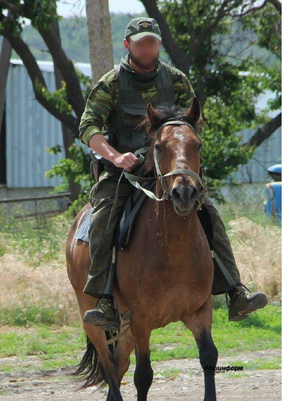 Un cavalier russe en Ukraine.