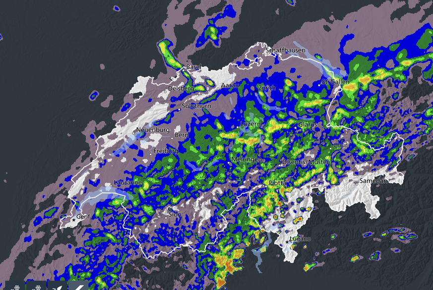 Die Niederschlagsprognose für den 8. Oktober 2026 für die Schweiz: Eine Kaltfront bringt viel Neuschnee in den Bergen.