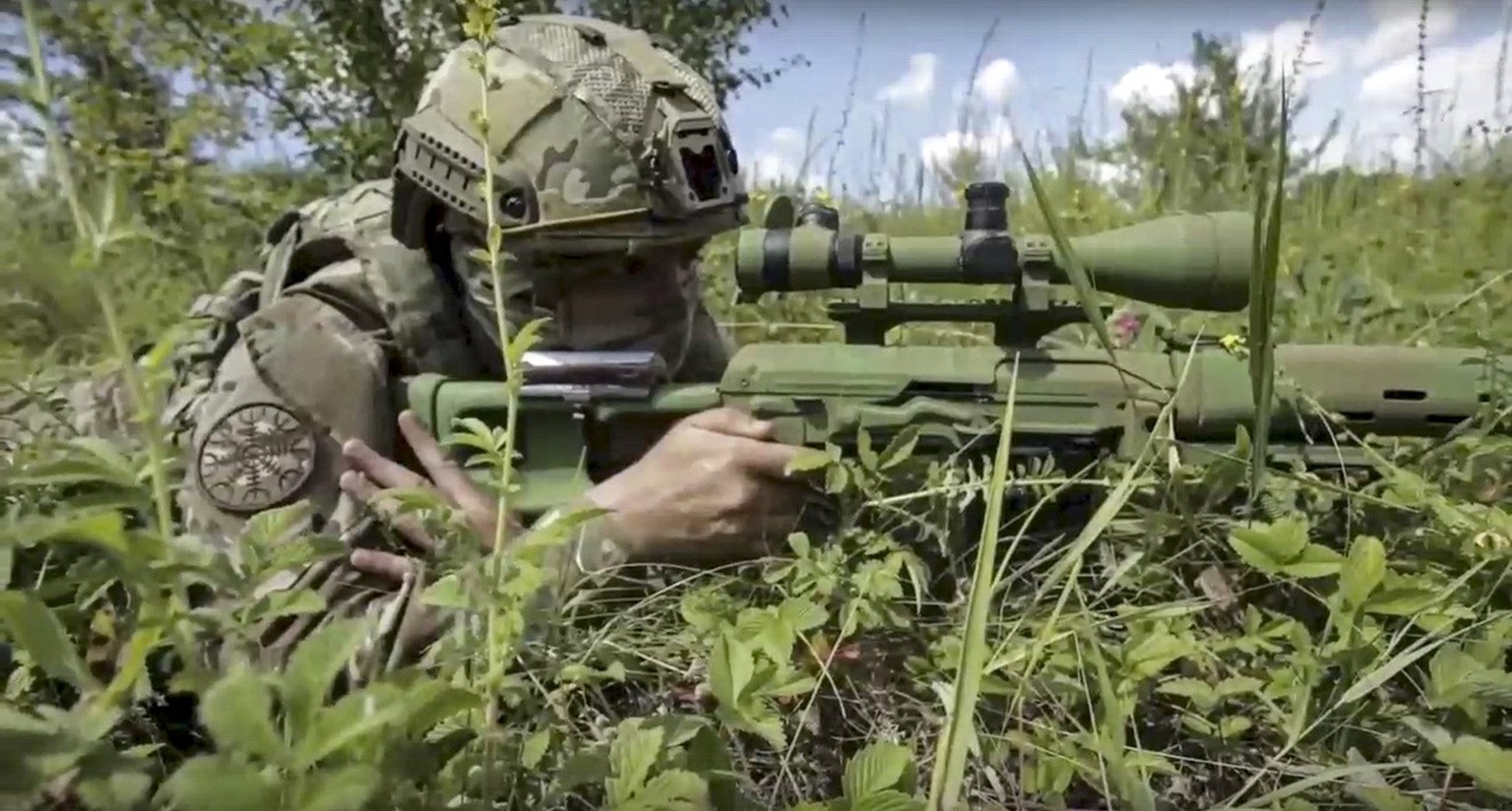 Symbolbild eines russischen Soldaten an einem unbekannten Ort in der Ukraine. Veröffentlicht vom Pressedienst des russischen Verteidigungsministeriums am 23. Juli 2022.