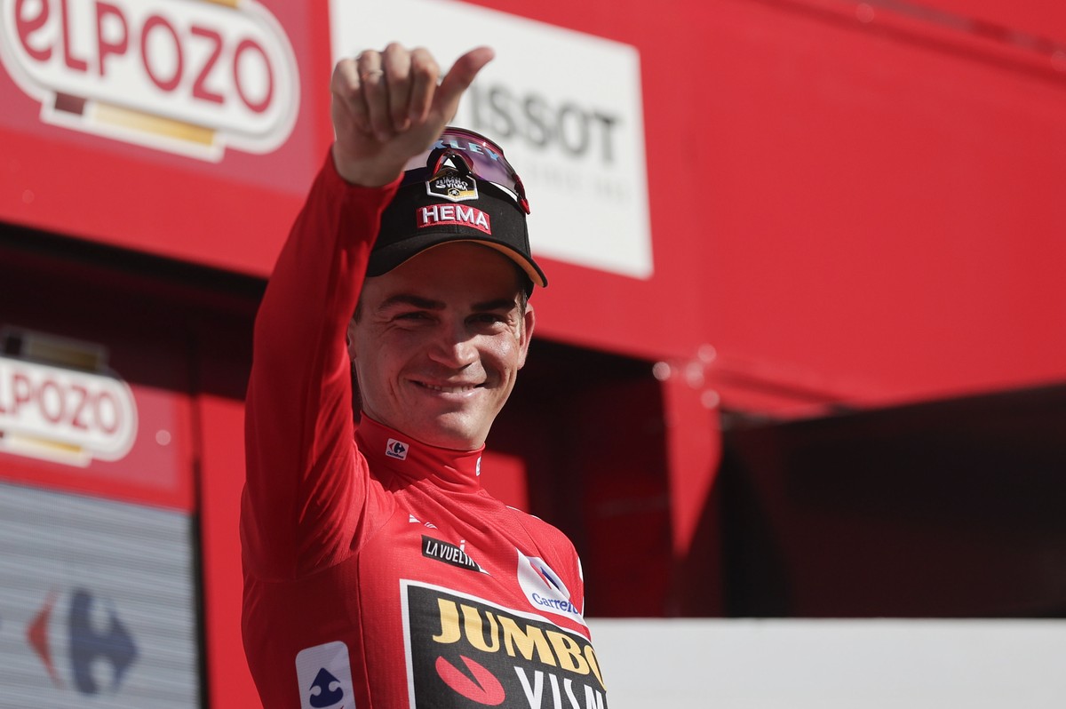 epa10852952 US rider Sepp Kuss of Jumbo Vista celebrates on the podium retaining the overall leader's red jersey after the 15th stage of the Vuelta a Espana, a 158.5 km cycling race from Pamplona ...