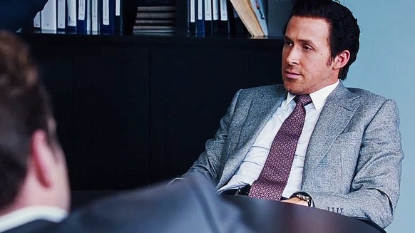 Ryan Gosling verhindert als Jared Vennett Schlimmeres bei der Deutschen Bank.