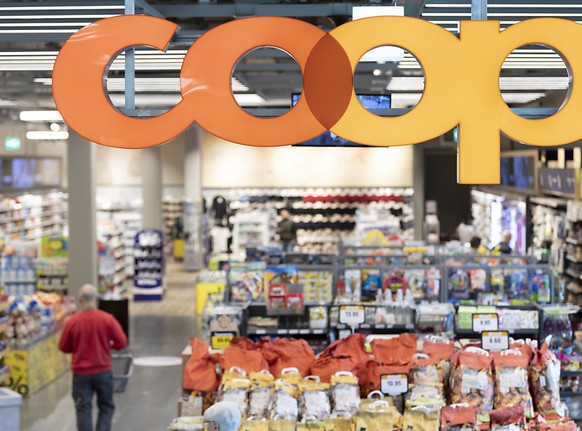 Coop legt seinen Online-Auftritt auf der Plattform coop.ch zusammen und lanciert eine neue App.(Archivbild)