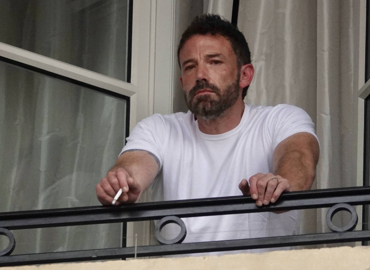 Jennifer Lopez And Ben Affleck Out - Paris Jennifer Lopez with Ben Affleck and his daughter Violet, are seen leaving the Crillon Hotel in Paris, France on July 23, 2022. Then they took a trip on a bar ...