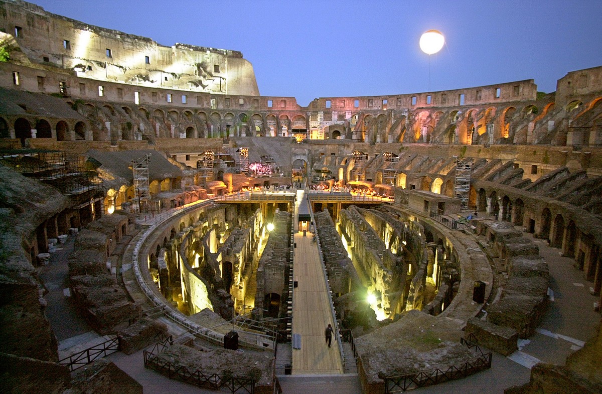 A night view of Rome's Colosseum during the rehearsal of the Greek National Theater's rendition of Sophocles "Oedipus Rex", Tuesday, July 18, 2000, which will be on starting Wednes ...