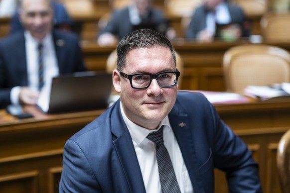 David Zuberbuehler, SVP-AR, nimmt an der Debatte um das Kriegsmaterialgesetz teil, an der Wintersession der Eidgenoessischen Raete, am Dienstag, 2. Dezember 2025 im Nationalrat in Bern. David Zuberbue ...