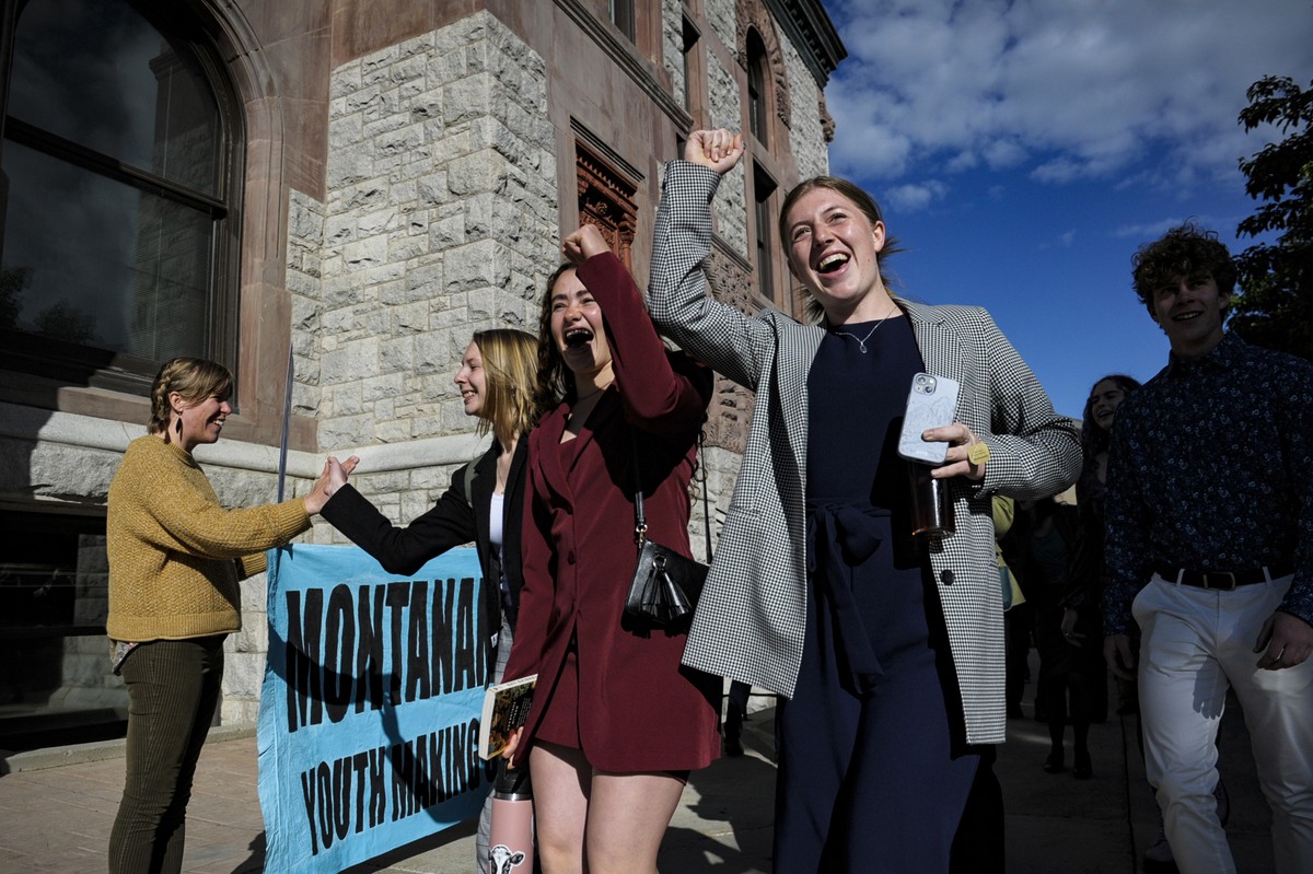 Un juge du Montana a donné raison à de jeunes militants écologistes lors d'un procès inédit aux Etats-Unis.