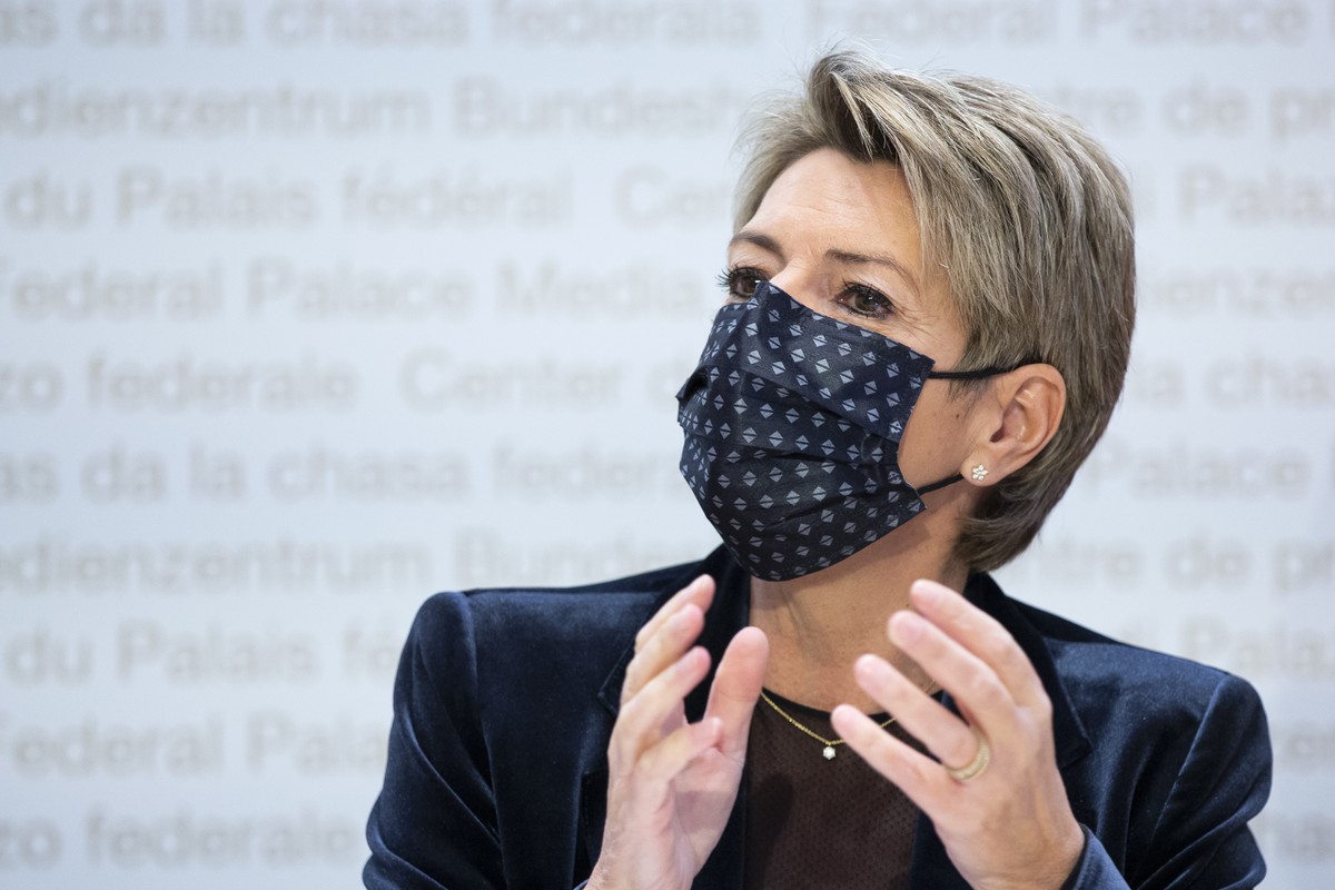 Bundesraetin Karin Keller-Sutter spricht waehrend einer Medienkonferenz ueber das EID-Gesetz, am Donnerstag, 14. Januar 2021, in Bern. (KEYSTONE/Peter Klaunzer)