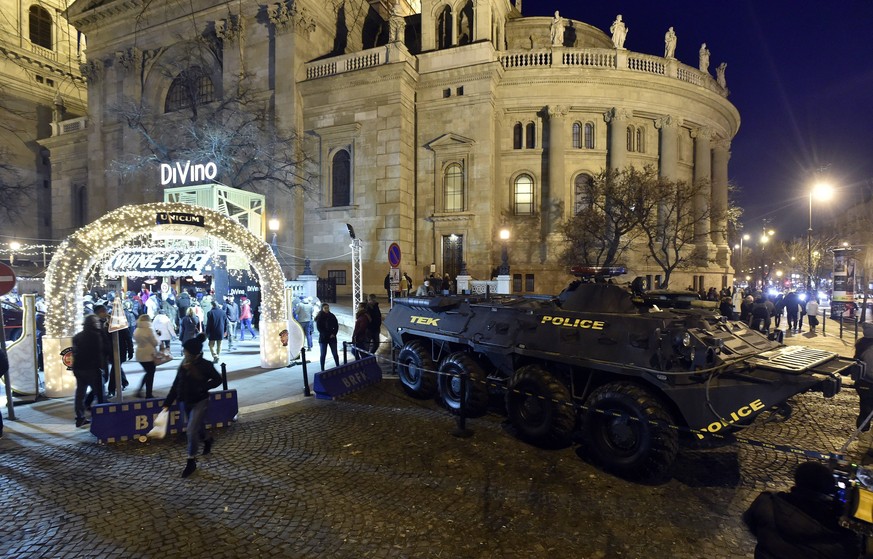 epa06395851 An armoured vehicle of the Counter Terrorism Centre (TEK) is on patrol in front of the entrance of the Christmas market titled &#039;Advent Feast at the Basilica&#039; next to the St. Step ...