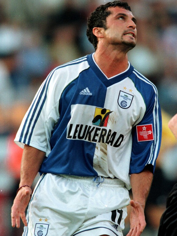 Grasshopper-Stuermer Kubilay Tuerkyilmaz macht am 5. August 1998 im NLA-Qualifikationsspiel zwischen GC und Aarau seinem Aerger Luft. (KEYSTONE/Christoph Ruckstuhl)