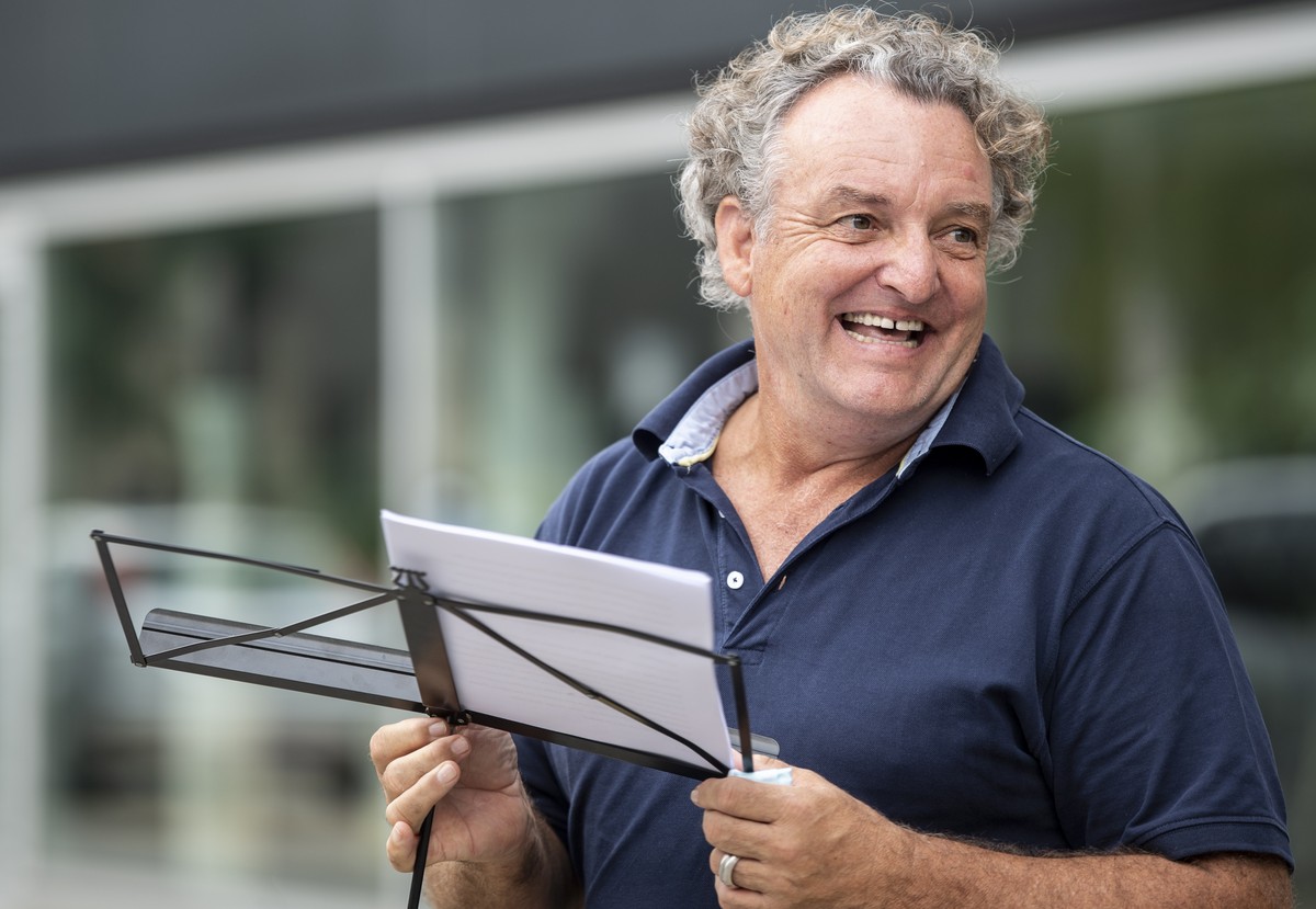 epa08681260 Swiss Actor Marco Rima addresses a protest against the Swiss government's measures to slow down the spread of the coronavirus disease (COVID-19), at the Turbinenplatz in Zurich, Switz ...