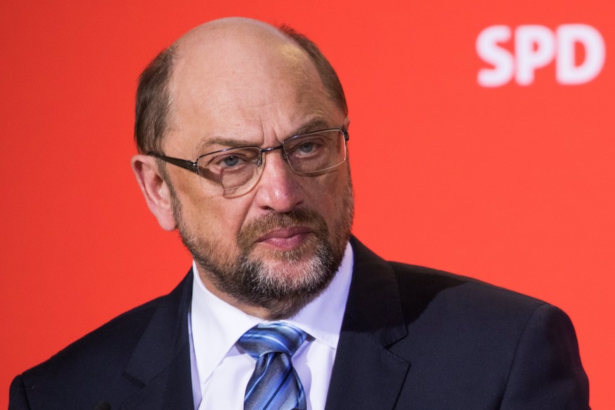 epa06504027 Leader of the Social Democratic Party (SPD) Martin Schulz speaks during a press conference at the SPD headquarters Willy-Brandt-Haus in Berlin, Germany, 07 February 2018. Schulz announced  ...