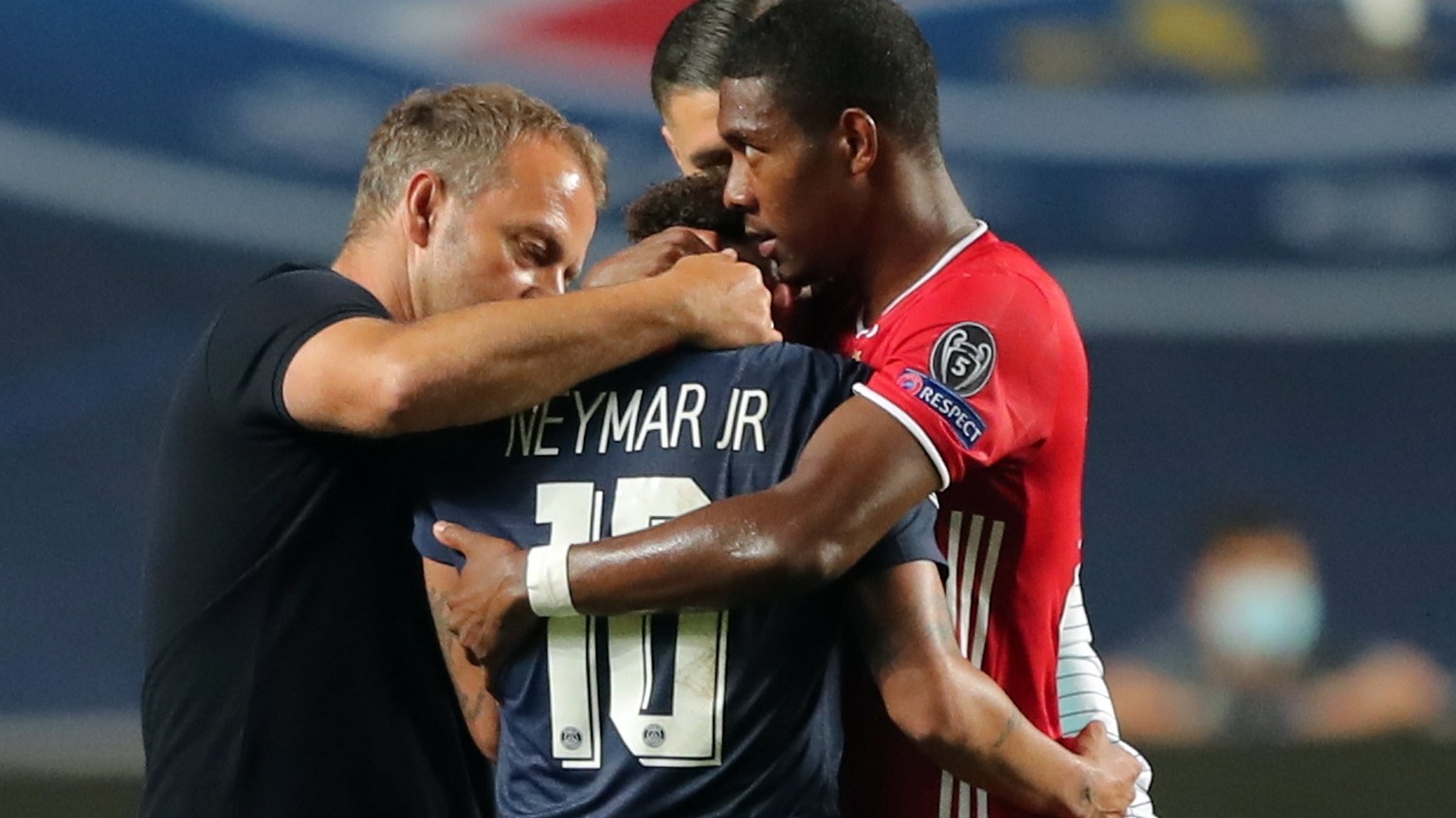 epa08620897 Headcoach Hansi Flick (L) and David Alaba (R) of Bayern react with Neymar of PSG after the UEFA Champions League final between Paris Saint-Germain and Bayern Munich in Lisbon, Portugal, 23 ...