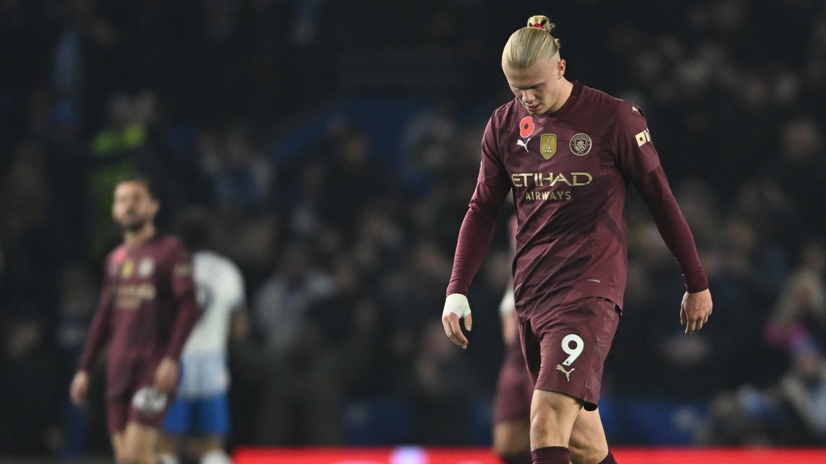 epa11712194 Manchester City's Erling Haaland looks disappointed after conceding the 1-1 goal during the English Premier League soccer match between Brighton &amp; Hove Albion and Manchester City, ...