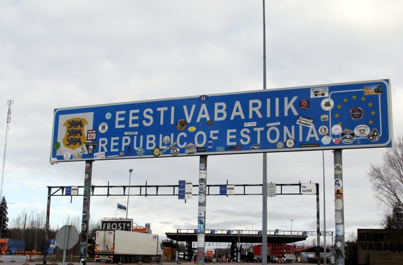 epa08292161 Latvia&#039;s and Estonia&#039;s border checkpoint in Ikla, 13 March 2020. The Estonian government has declared a state of emergency until May, due to the coronavirus disease spread in Est ...
