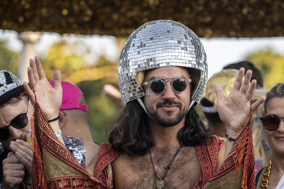 Hundreds of thousands of participants dancing through the streets during the 29th Street Parade in the city center of Zurich, Switzerland, Saturday, August 13, 2022. The annual dance music event Stree ...
