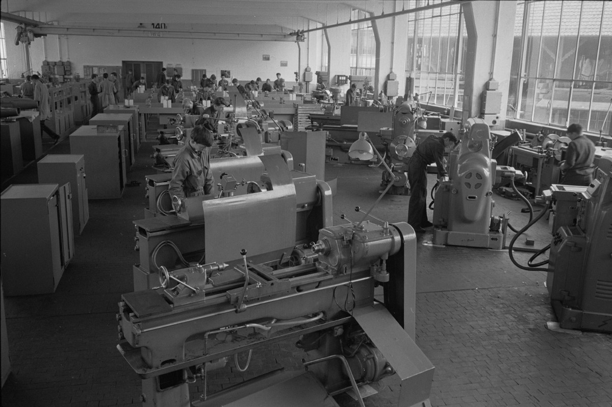 Die BBC war auf die Herstellung von elektrischen Maschinen, Turbinen und elektrischen Ausrüstungen von Lokomotiven spezialisiert.