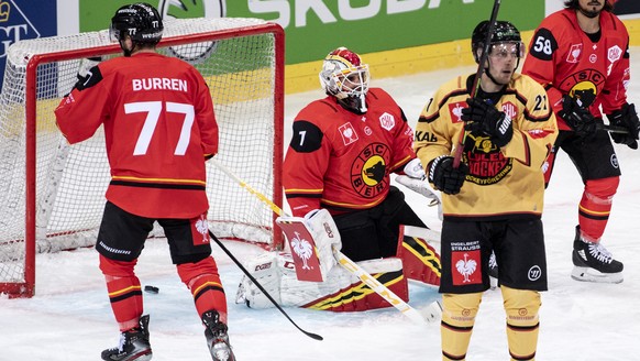 Lulea&#039;s Juhani Tyrvaeinen, right, celebrates the scores to 1-0 against BernÃs goaltender Niklas Schlegel, center, and BernÃs Yanik Burren during the Champions Hockey League first elimination ro ...