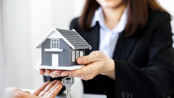eigenheim haus immobilien shutterstock