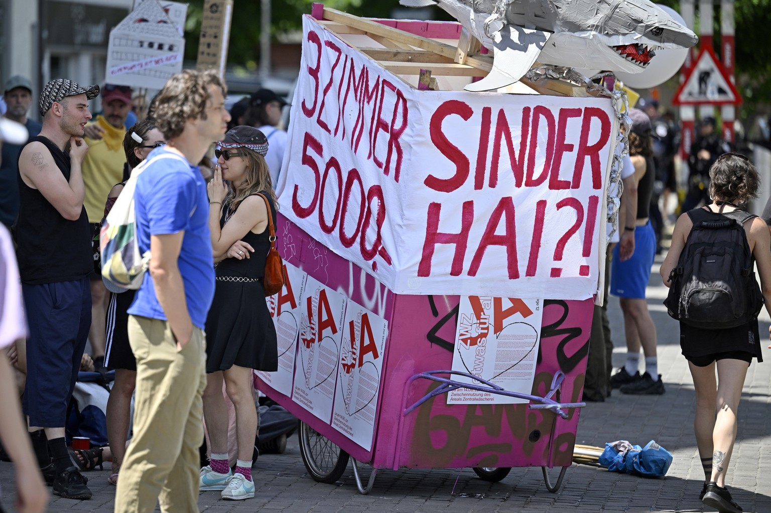 «Trotz rot-grüner Regierung verändert sich nichts» – Wohndemo zieht durch Zürich