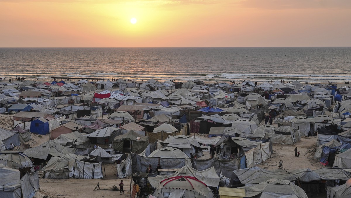 Tents housing displaced Palestinians crowd the beach in Gaza City, as the sun sets over the Mediterranean Sea, Sunday, Aug. 10, 2025. (AP Photo/Jehad Alshrafi)
Israel Palestinians Gaza
