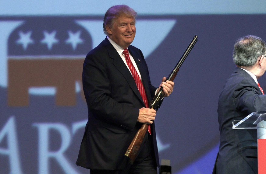 Trump ergreift erstmals Massnahmen gegen Waffengewalt – Waffenlobby ist enttäuscht
