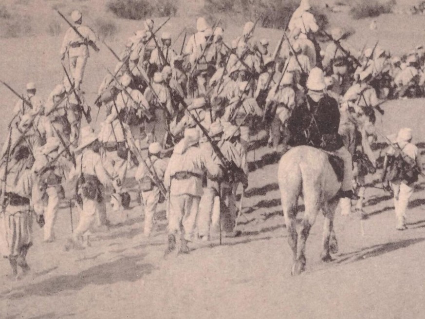 Marsch von Fremdenlegionären in Algerien, Postkarte von 1905.
https://commons.wikimedia.org/wiki/File:Jean_Geiser_-_Colonne_de_marche_de_la_L%C3%A9gion_%C3%A9trang%C3%A8re.jpg