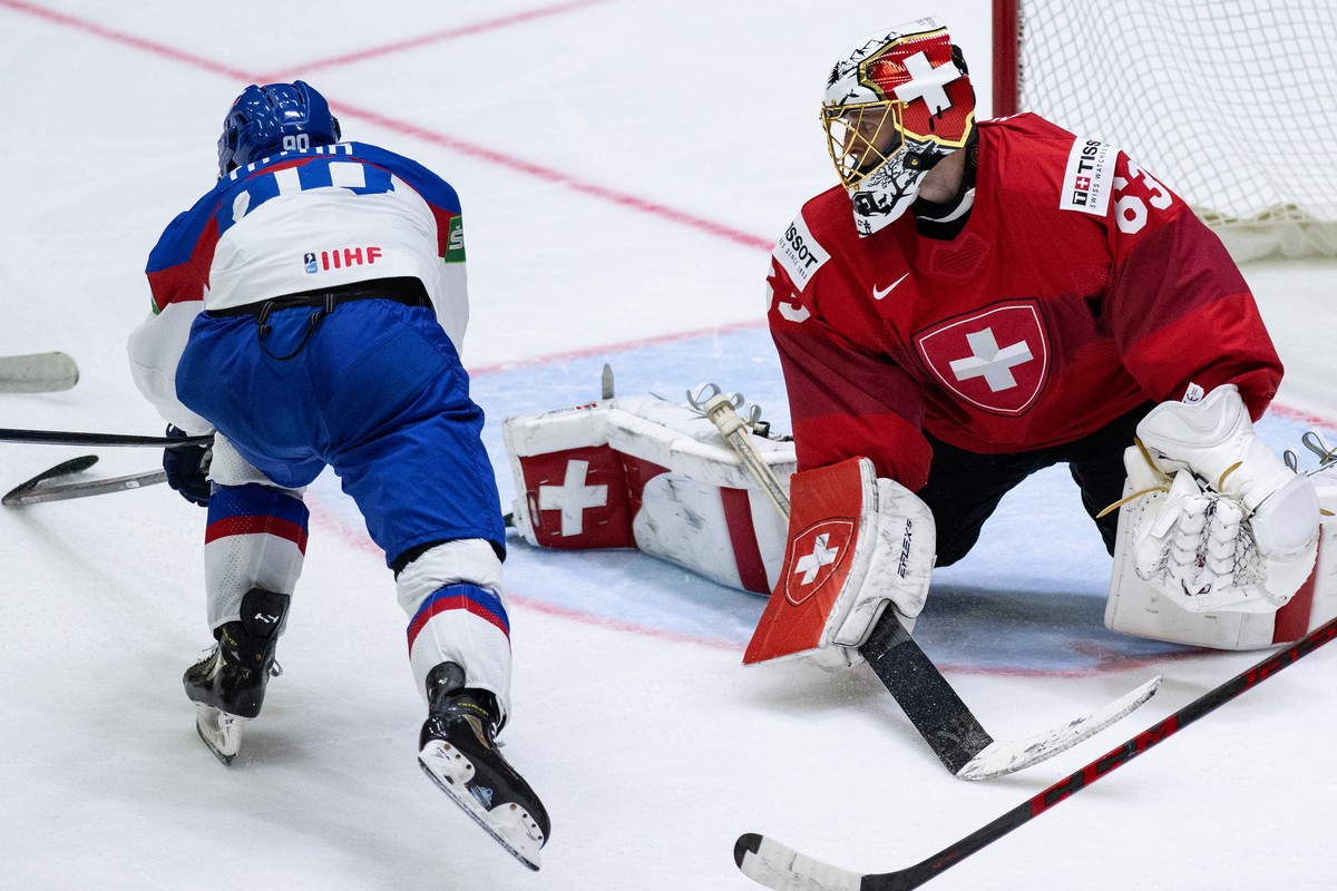 Switzerland's goaltender Leonardo Genoni, right, in action against Slovakia's Tomas Tatar during the Ice Hockey World Championship group A preliminary round match between Switzerland and Slo ...