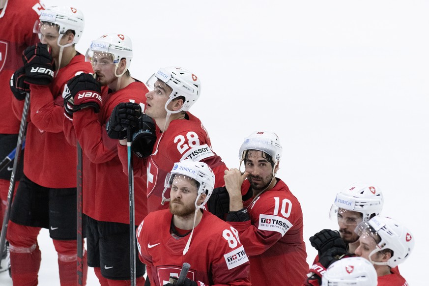 epa09978409 Switzerland players react during the IIHF Ice Hockey World Championship 2022 quarter final match between Switzerland and the United States in Helsinki, Finland, 26 May 2022. EPA/PETER SCHN ...