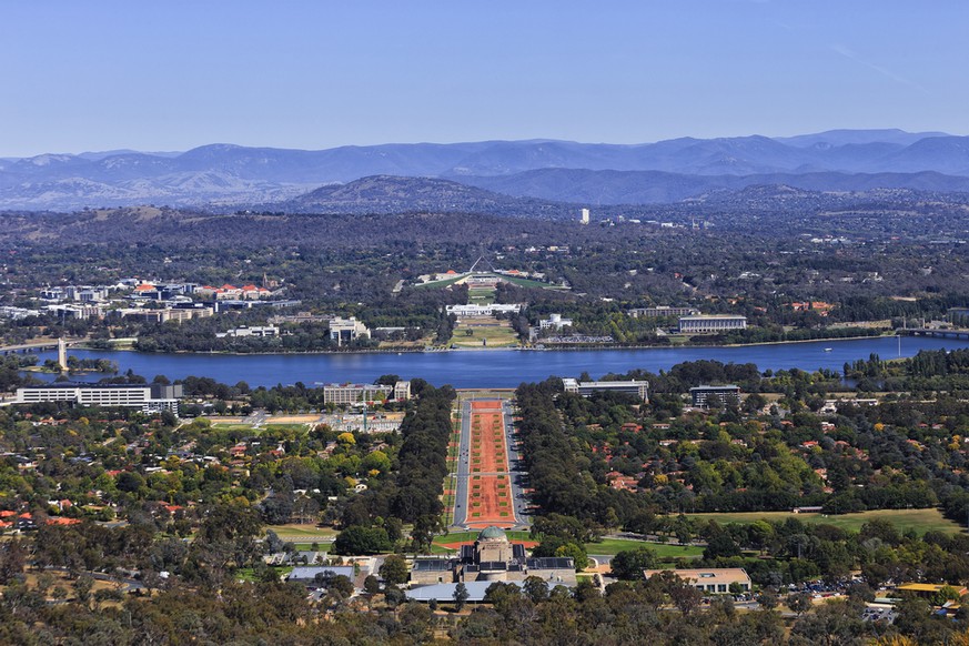 Grosszügig angelegte Achsen prägen das Stadtbild der australischen Hauptstadt. 
