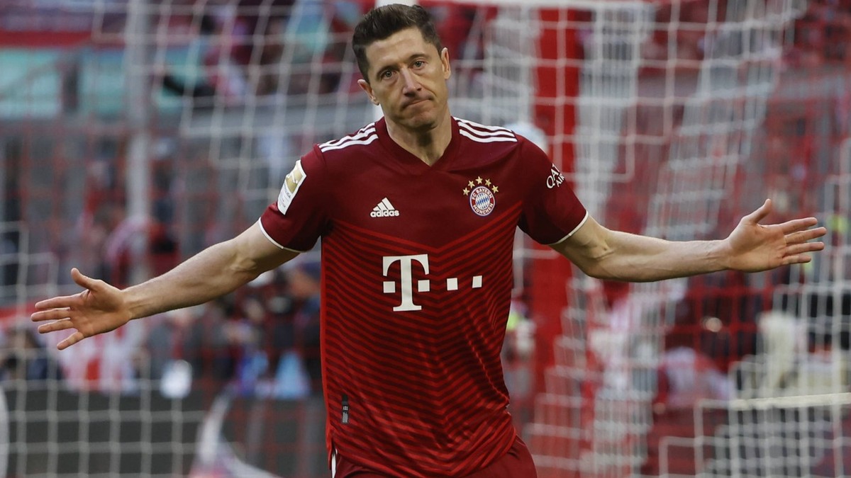 IMAGO / Philippe Ruiz

23.04.2022, 1. Bundesliga, FC Bayern vs BVB Dortmund, Allianz Arena Muenchen, im Bild: Robert Lewandowski (FCB) jubelt zum 2:0 *** 23 04 2022, 1 Bundesliga, FC Bayern vs BVB Dor ...