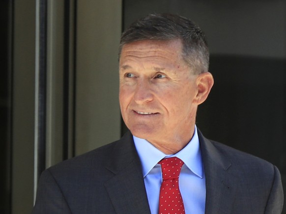 ARCHIV - Michael Flynn, ehemaliger Trump-Nationalsicherheitsberater, verl�sst 2018 nach einer Statusanh�rung das Bundesgerichtsgeb�ude in Washington. Foto: Manuel Balce Ceneta/AP/dpa