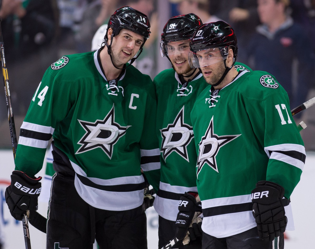 Tyler Seguin (mitte) feierte mit den Dallas Stars seinen dritten Hattrick dieser Saison.