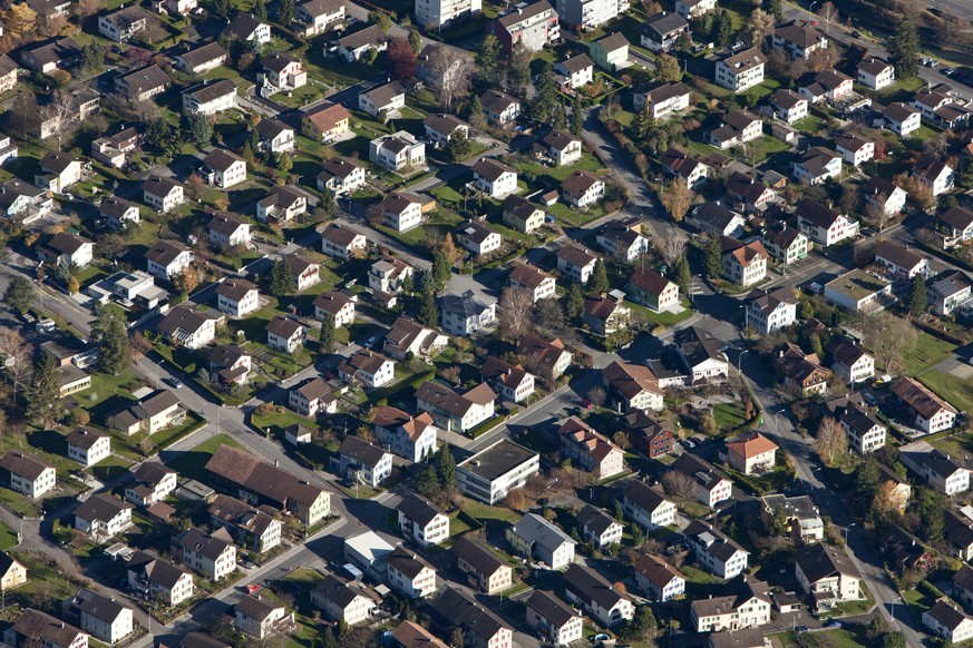 Ein Einfamilienhaus reiht sich an das naechste in Buchs, Kanton St. Gallen, aufgenommen am Freitag, 5. November 2010. (KEYSTONE/Alessandro Della Bella)