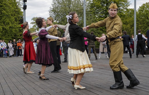 epa10617586 People attend Victory Day celebrations at the Gorky park in downtown of Moscow, Russia, 09 May 2023. Russia marks the 78th anniversary of the victory in World War II over Nazi Germany and  ...
