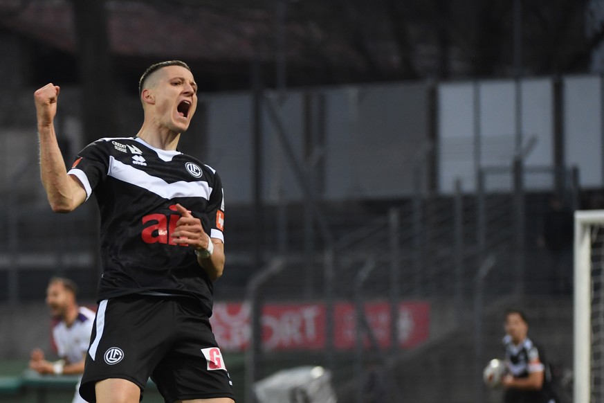 Lugano&#039;s player Zan Celar center, celebrates the 1 - 1 goal, during the Super League soccer match FC Lugano against SFC Servette, at the Cornaredo stadium in Lugano, Sunday, March 19, 2023. .(KEY ...