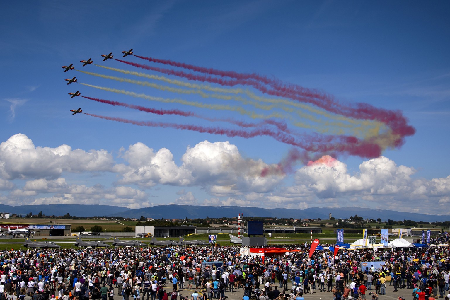 Auch die spanische Airforce zeigte am Himmel über Payerne ihr Können.