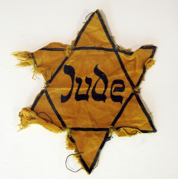 A slightly torn yellow star of David is on display at the Museum Otto Weidt&#039;s Workshop for the Blind at 39 Rosenthaler Strasse in Berlin, April 17, 2007. Weidt, who owned a brush-making company d ...