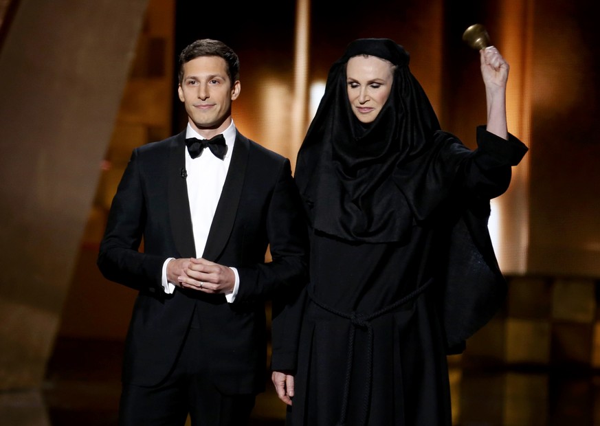 Andy Samberg und Jane Lynch an den Emmys.<br data-editable="remove">