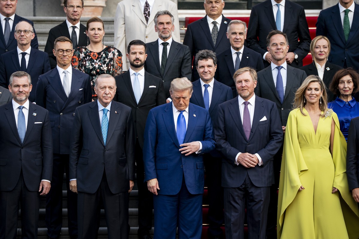 US President Donald Trump, center, along with the King Willem-Alexander, second right, and Queen Maxima of the Netherlands, right, poses for a family photo at the 2025 NATO summit in The Hague, on Tue ...
