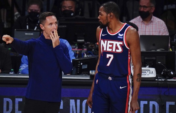 Brooklyn Nets&#039; Steve Nash, left, talks to Kevin Durant during the first half of an NBA basketball game against the Atlanta Hawks Wednesday, Nov. 3, 2021, in New York. (AP Photo/Frank Franklin II)