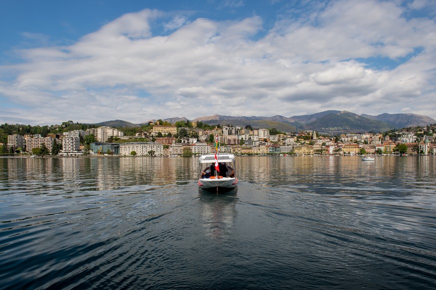 Das Solarschiff «Vedetta» soll bald den regulären Fährbetrieb auf dem Luganersee aufnehmen.