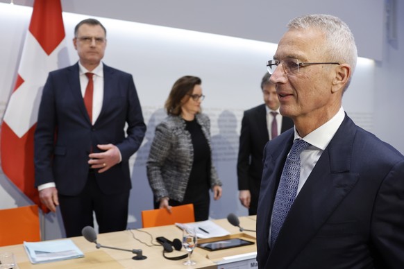 epa10532649 Axel Lehmann, Chairman Credit Suisse (R), Thomas J. Jordan (L), Chairman Swiss National Bank, and Marlene Amstad (C), President FINMA, attend a press conference in Bern, Switzerland, 19 Ma ...