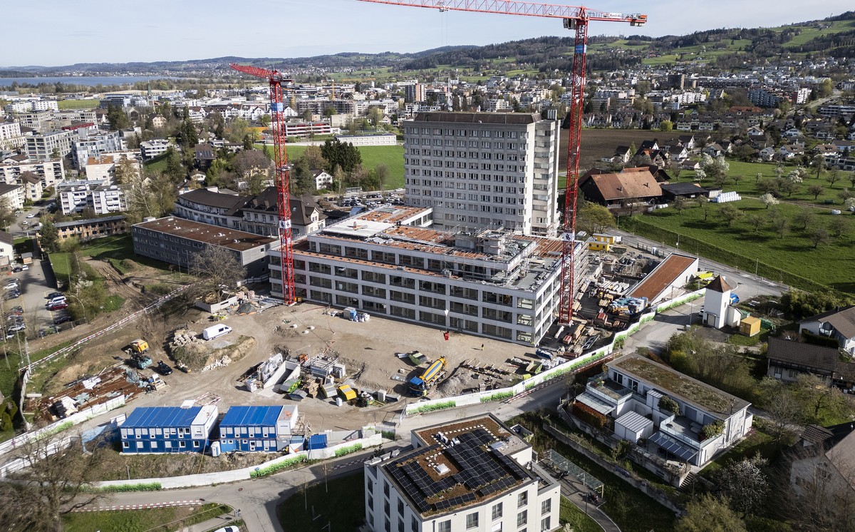 Das GZO Spital Wetzikon, fotografiert am Freitag, 5. April 2024 in Wetzikon. Das Kinderspital Zuerich und das Spital Wetzikon sind in finanzieller Schieflage. Die Zuercher Gesundheitsdirektion hat des ...