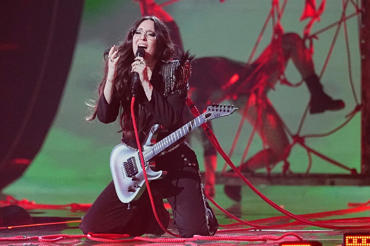 Veronica Fusaro from Switzerland performs the song "Alice" during the second semifinal of the 70th Eurovision Song Contest in Vienna, Austria, Thursday, May 14, 2026. (AP Photo/Martin Meissn ...