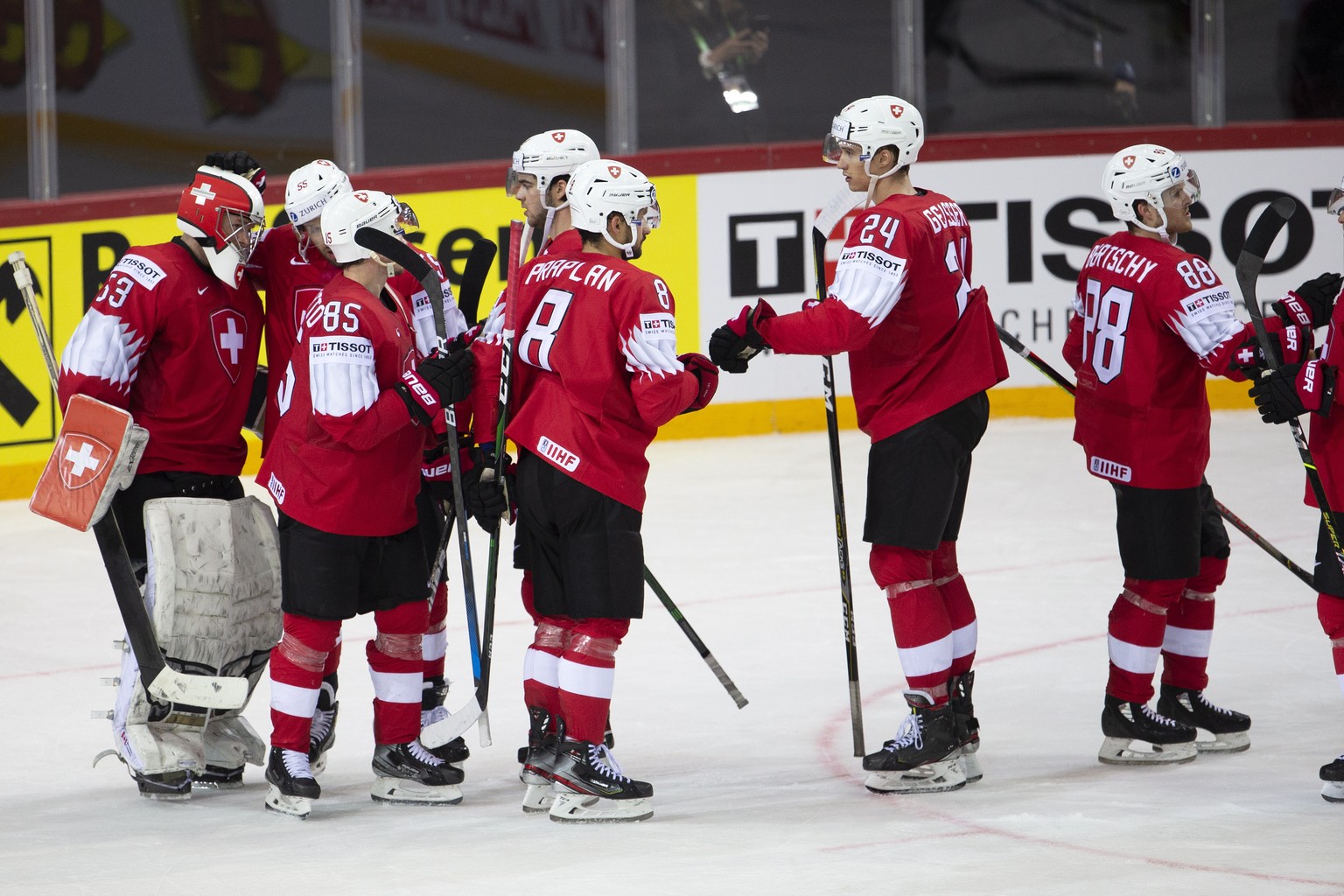 epa09221219 Switzerland&#039;s players celebrate after wining against Czech Republic team, during the IIHF 2021 World Championship preliminary round game between Czech Republic and Switzerland, at the ...